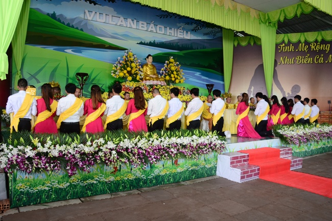 Ullumbana Ceremony at Hoang Phap Pagoda in Cambodia