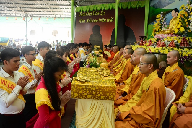 Ullumbana Ceremony at Hoang Phap Pagoda in Cambodia