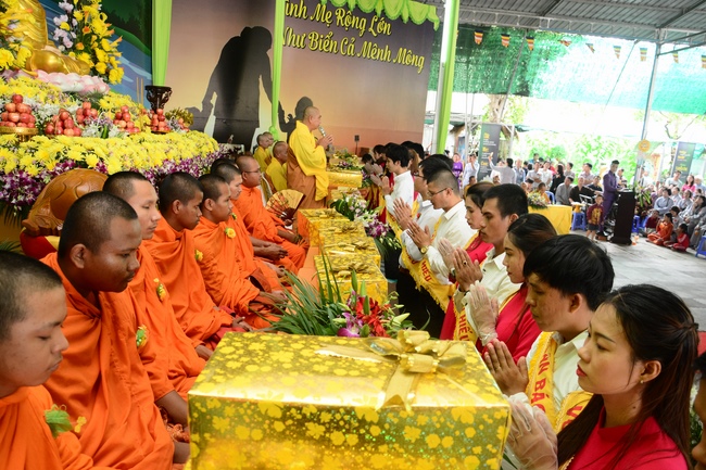 Ullumbana Ceremony at Hoang Phap Pagoda in Cambodia