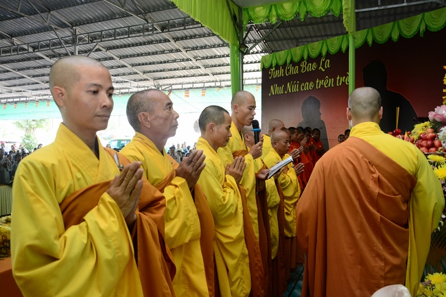 Ullumbana Ceremony at Hoang Phap Pagoda in Cambodia