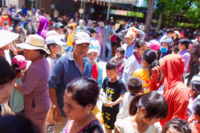 The Ullambana great Ceremony at Can Mon pagoda in Nghe An