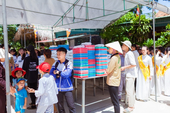 The Ullambana great Ceremony at Can Mon pagoda in Nghe An