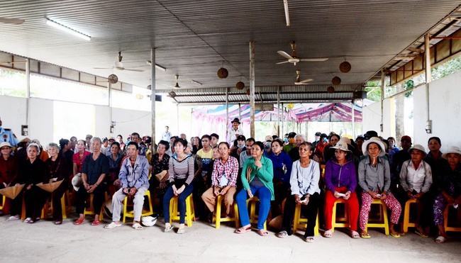 Charity at Hung Phap Pagoda, Dong Nai