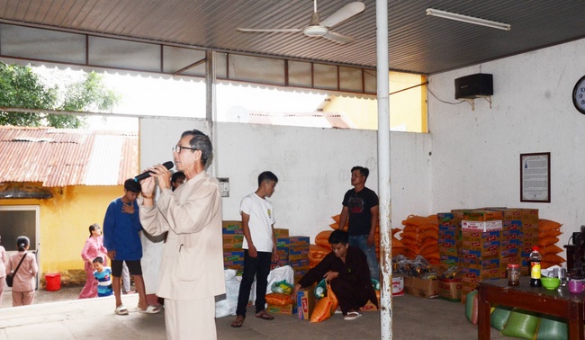 Charity at Hung Phap Pagoda, Dong Nai