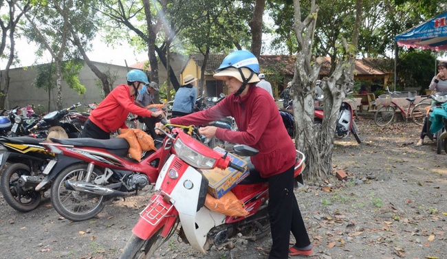 Charity at Hung Phap Pagoda, Dong Nai