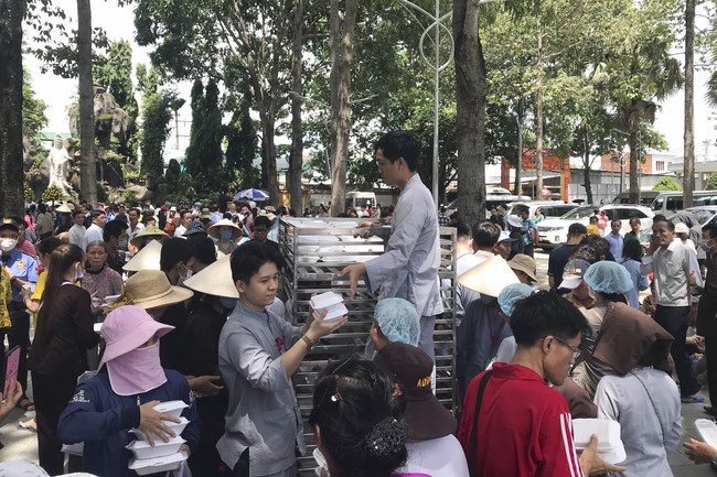 One - Day Practice and the Ordination Ceremony