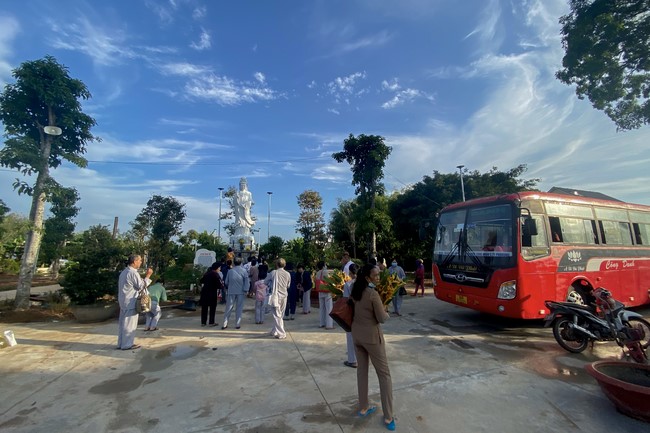 One-Day Peaceful Retreat at Suoi Phap Pagoda