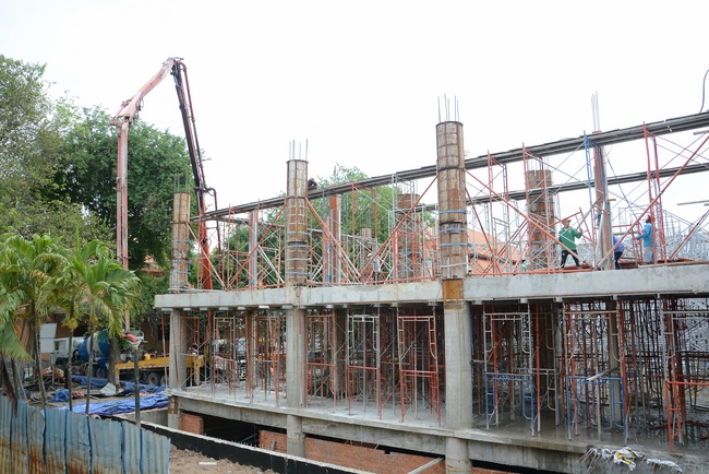 Concrete Pouring the 3rd Floor of the Multifunctional Building