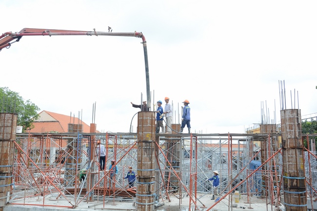 Concrete Pouring the 3rd Floor of the Multifunctional Building