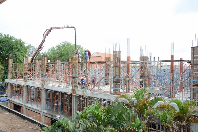 Concrete Pouring the 3rd Floor of the Multifunctional Building