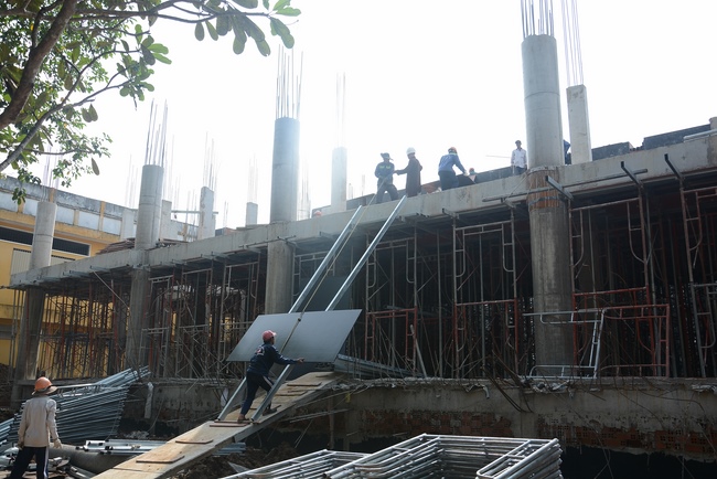 Concrete Pouring the 3rd Floor of the Multifunctional Building