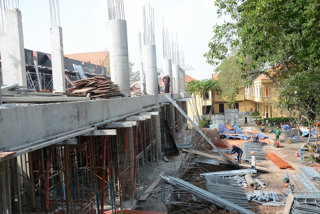 Concrete Pouring the 3rd Floor of the Multifunctional Building