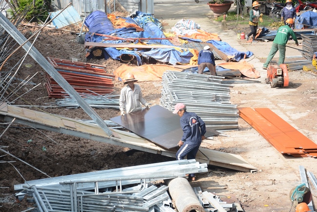Concrete Pouring the 3rd Floor of the Multifunctional Building