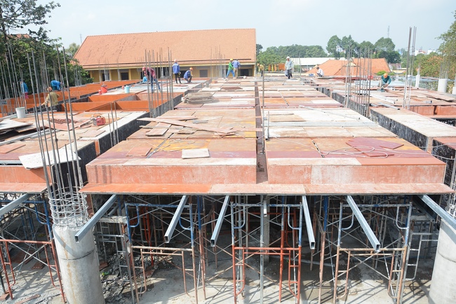 Concrete Pouring the 3rd Floor of the Multifunctional Building