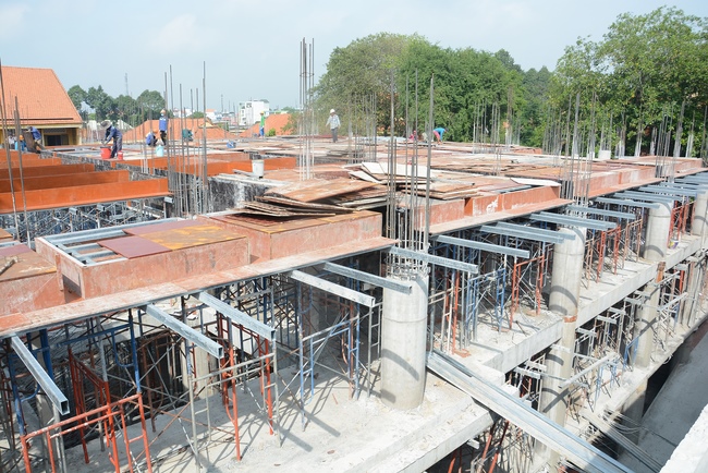 Concrete Pouring the 3rd Floor of the Multifunctional Building