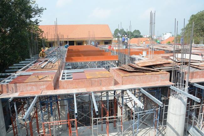 Concrete Pouring the 3rd Floor of the Multifunctional Building
