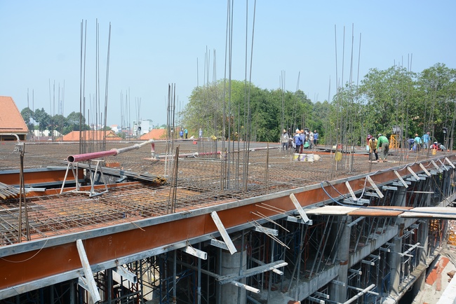 Concrete Pouring the 3rd Floor of the Multifunctional Building