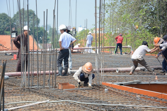 Concrete Pouring the 3rd Floor of the Multifunctional Building