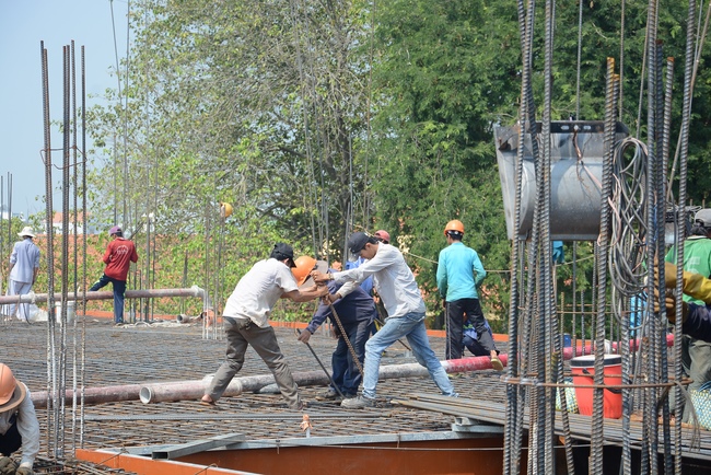 Concrete Pouring the 3rd Floor of the Multifunctional Building