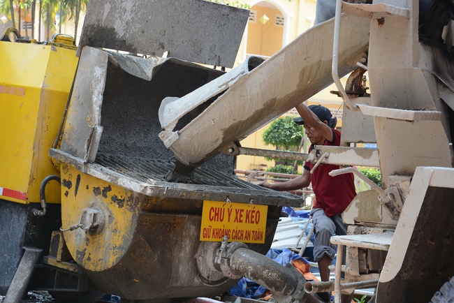 Concrete Pouring the 3rd Floor of the Multifunctional Building