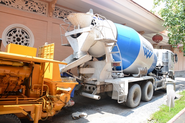 Concrete Pouring the 3rd Floor of the Multifunctional Building