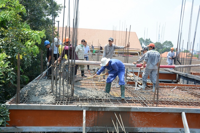 Concrete Pouring the 3rd Floor of the Multifunctional Building