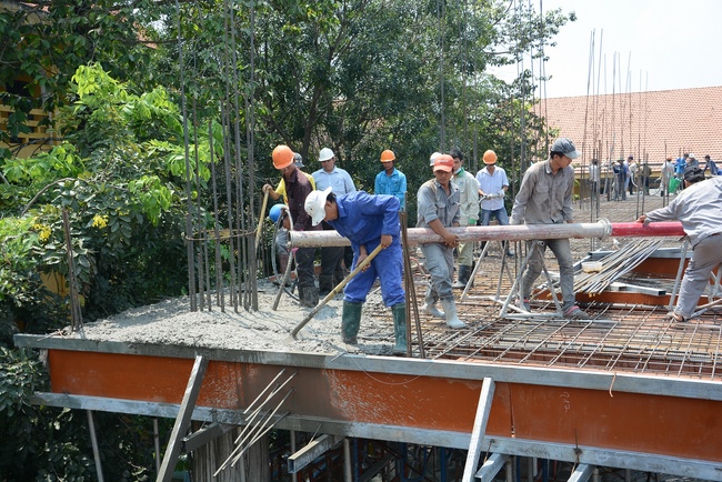 Concrete Pouring the 3rd Floor of the Multifunctional Building