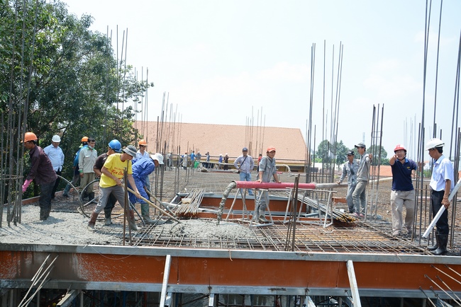 Concrete Pouring the 3rd Floor of the Multifunctional Building