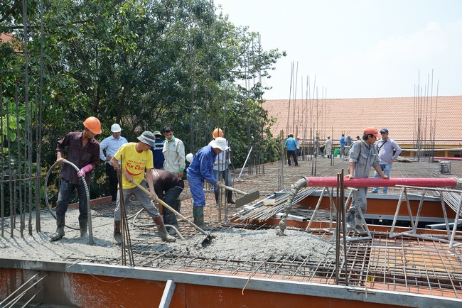 Concrete Pouring the 3rd Floor of the Multifunctional Building