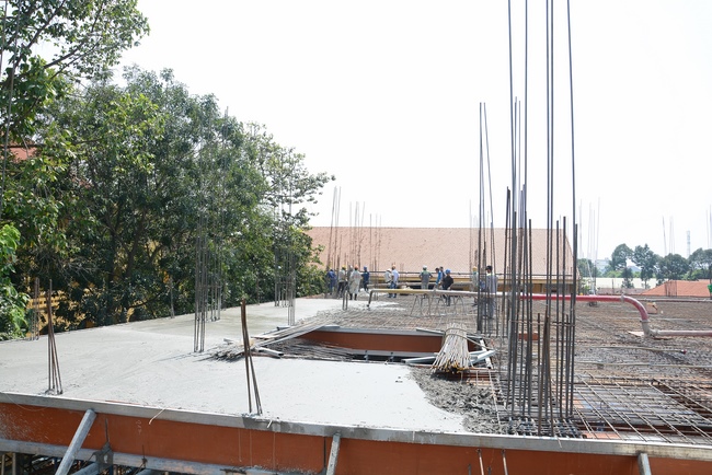 Concrete Pouring the 3rd Floor of the Multifunctional Building