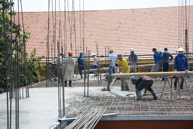 Concrete Pouring the 3rd Floor of the Multifunctional Building