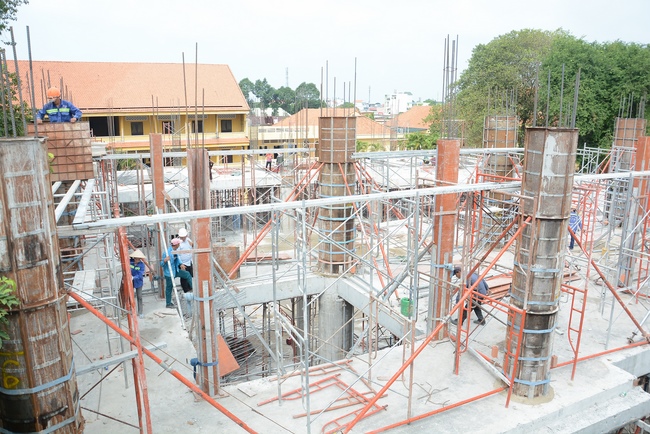 Concrete Pouring the 3rd Floor of the Multifunctional Building