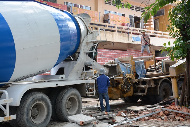 Concrete Pouring the 3rd Floor of the Multifunctional Building