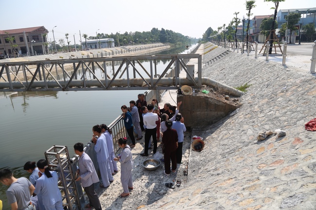 Giving vegetarian rice portions and releasing creatures at Dong Cao Pagoda - Thanh Hoa