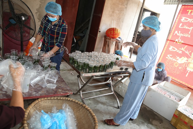 Giving vegetarian rice portions and releasing creatures at Dong Cao Pagoda - Thanh Hoa