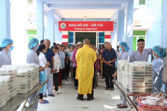 Giving vegetarian rice portions and releasing creatures at Dong Cao Pagoda - Thanh Hoa