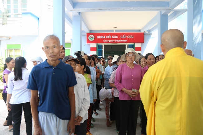 Giving vegetarian rice portions and releasing creatures at Dong Cao Pagoda - Thanh Hoa