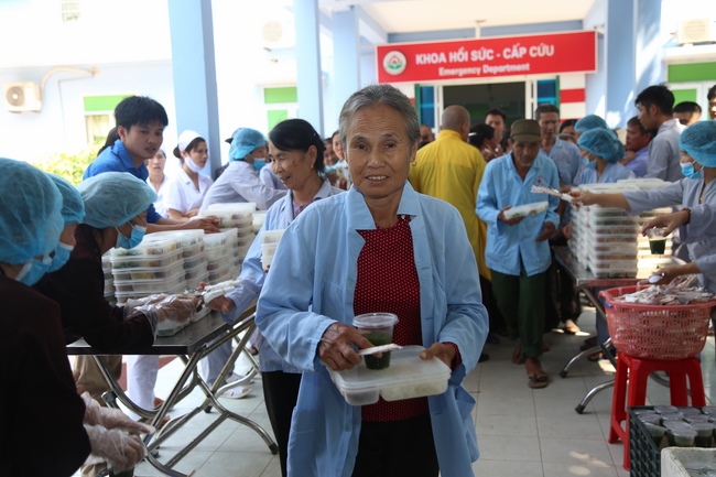 Giving vegetarian rice portions and releasing creatures at Dong Cao Pagoda - Thanh Hoa