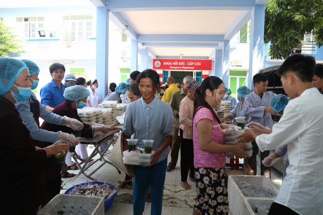 Giving vegetarian rice portions and releasing creatures at Dong Cao Pagoda - Thanh Hoa