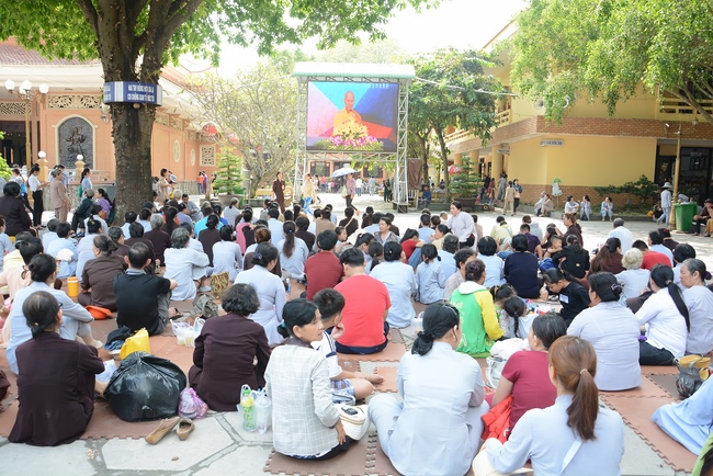 Tu niệm Phật một ngày