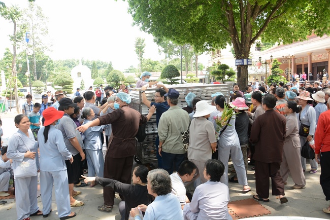 Tu niệm Phật một ngày