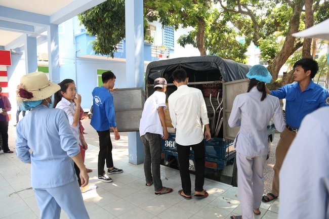 Phát cơm chay và phóng sanh chùa Đống Cao