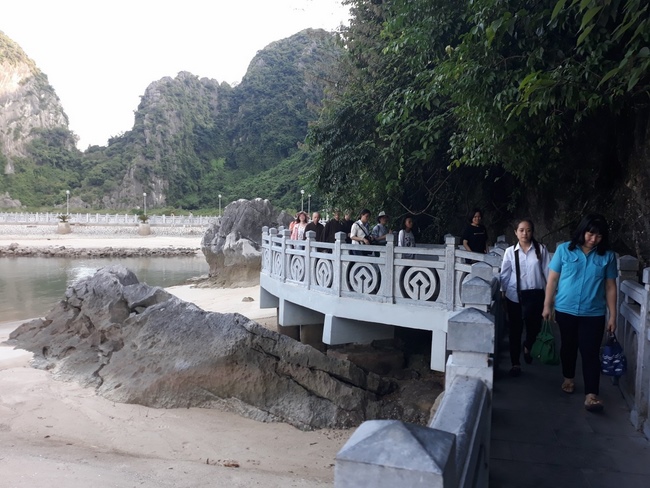 Tham quan danh lam thắng cảnh tại Quảng Ninh (phần 1)