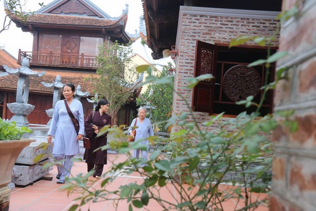 The One-Day Retreat at Hoa Phuc Pagoda in Ha Noi