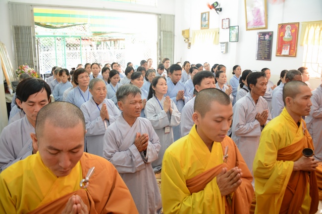 The  praying ceremony for rebirth and releasing creatures in Can Tho.