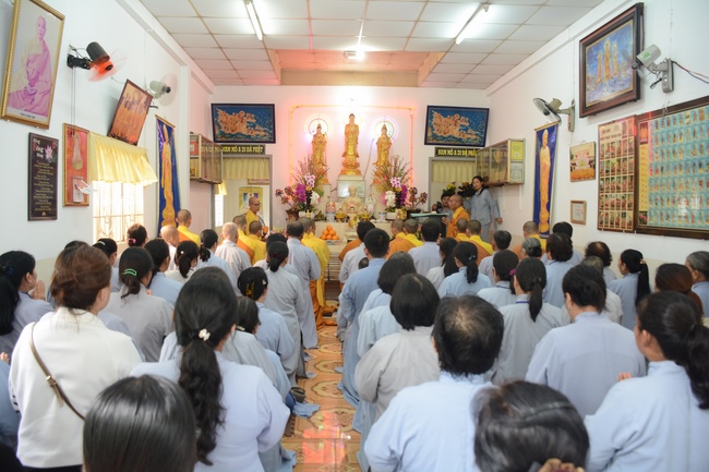 The  praying ceremony for rebirth and releasing creatures in Can Tho.