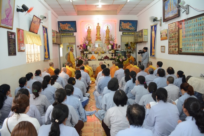 The  praying ceremony for rebirth and releasing creatures in Can Tho.