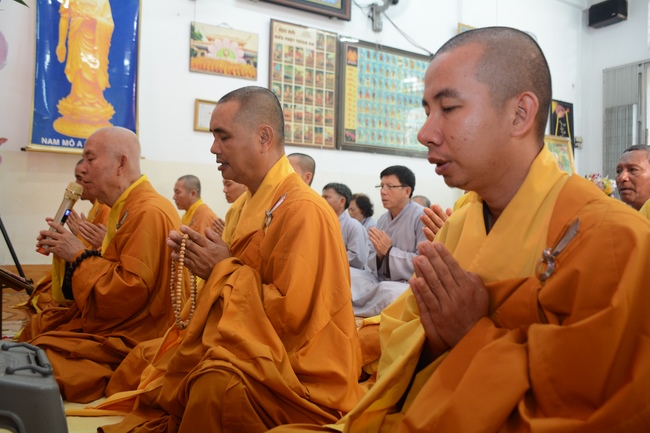 The  praying ceremony for rebirth and releasing creatures in Can Tho.