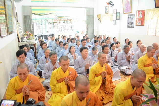 The  praying ceremony for rebirth and releasing creatures in Can Tho.