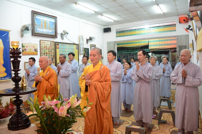 The  praying ceremony for rebirth and releasing creatures in Can Tho.